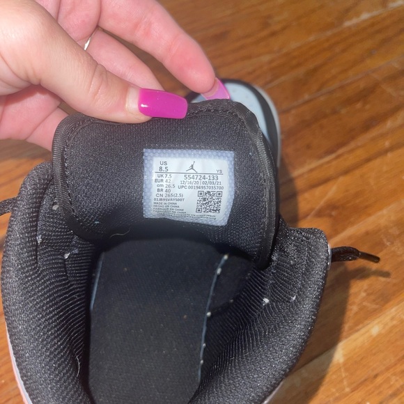 Womens Air Jordan 1 Mid - Picture 1 of 5